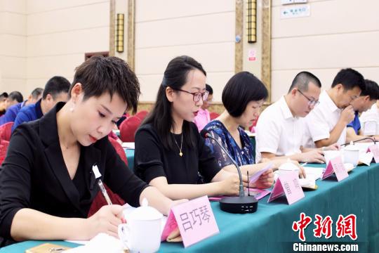 图为宁德市政协委员代表发言。　叶茂 摄